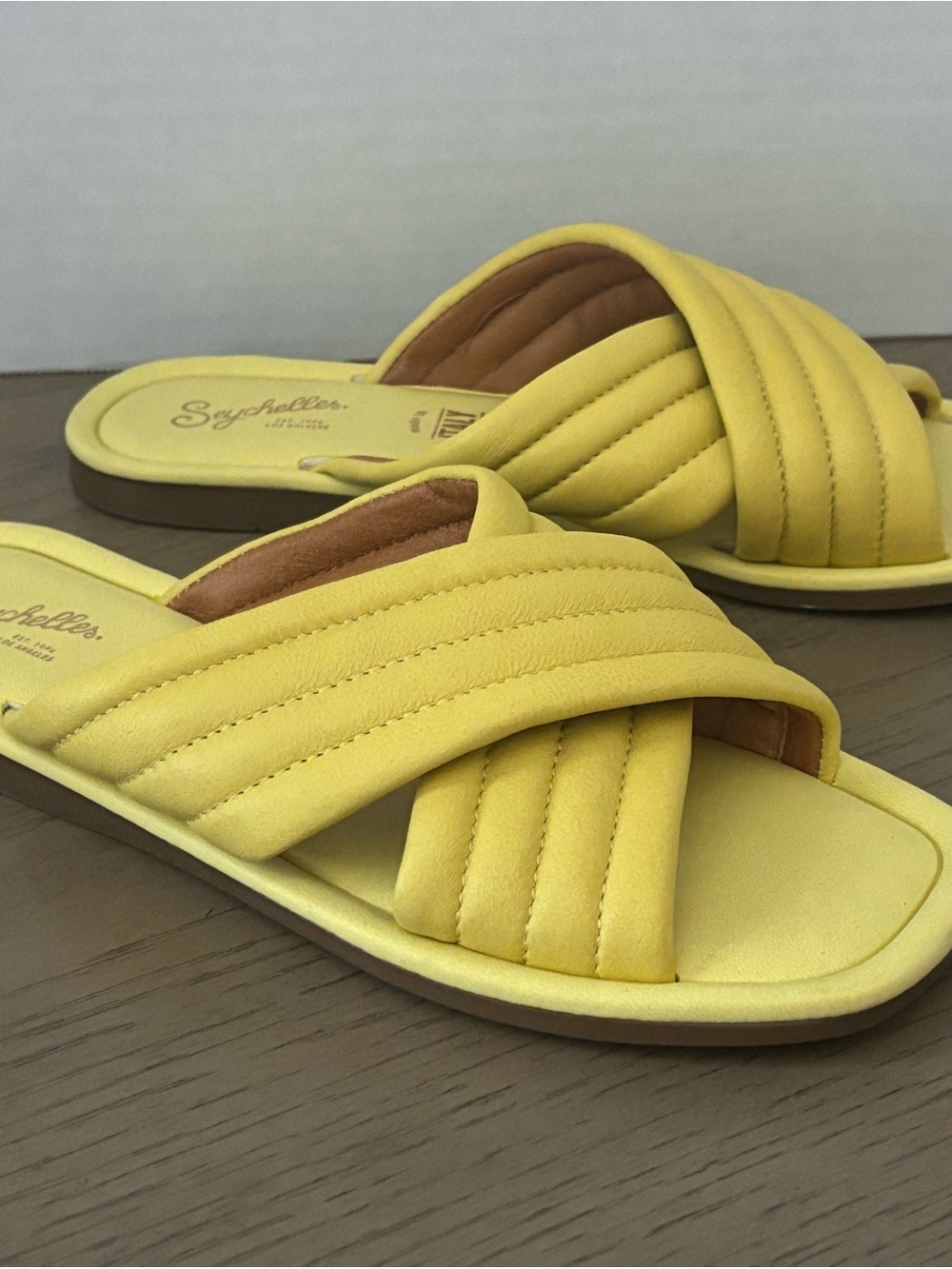 Seychelles Butter Yellow Quilted Italian Leather Crossband Slide Sandal Sz 8